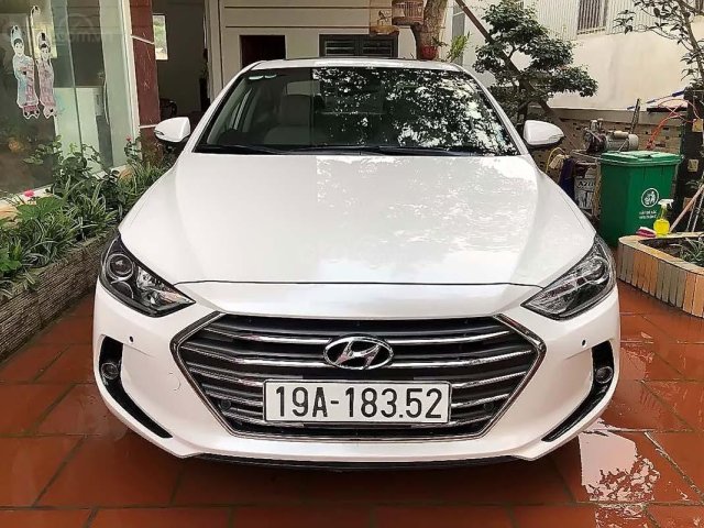 Cần bán lại xe Hyundai Elantra 2.0 2018, màu trắng chính chủ 