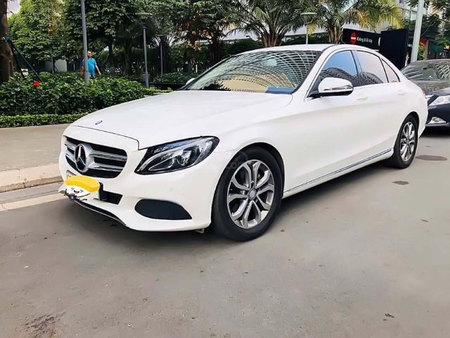 Bán xe Mercedes C200 đời 2015, màu trắng, chính chủ