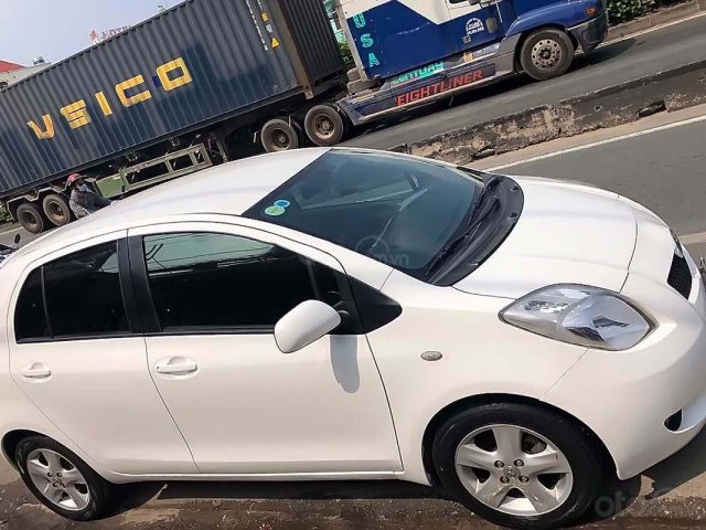 Cần bán Toyota Yaris đời 2008, màu trắng, nhập khẩu, số tự động