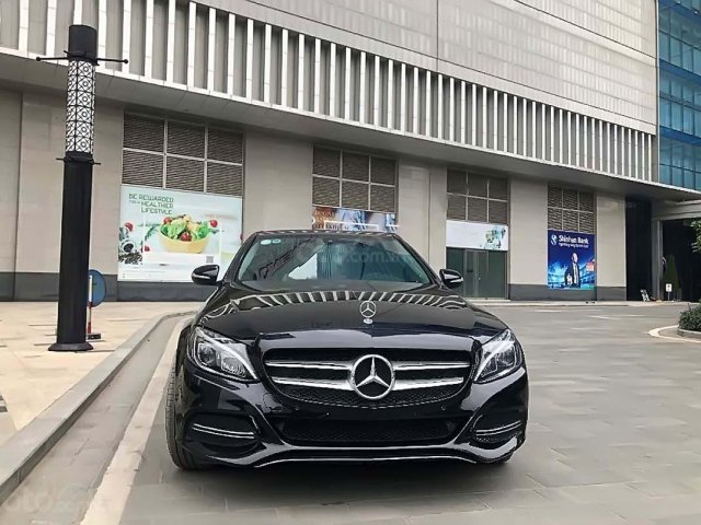 Cần bán Mercedes C200 sản xuất năm 2015, màu đen, xe gia đình