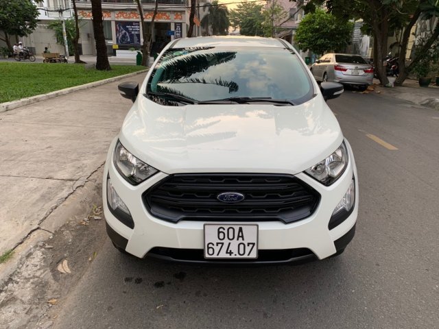 Bán nhanh Ford EcoSport 1.5AT Ambiente mua T8/2019 màu trắng xe đẹp như mới
