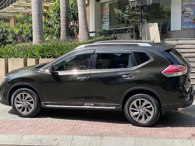 Cần bán gấp Nissan X trail 2.5 SV Premium 2017, màu xanh lam