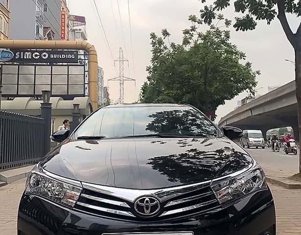 Bán xe Toyota Corolla Altis năm 2017, màu đen, số sàn