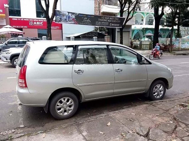 Cần bán xe Toyota Innova G sản xuất 2008, màu bạc, chính chủ0