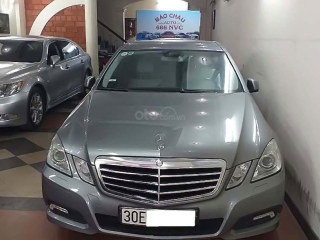 Bán xe Mercedes E250 đời 2010, màu xám, số tự động0