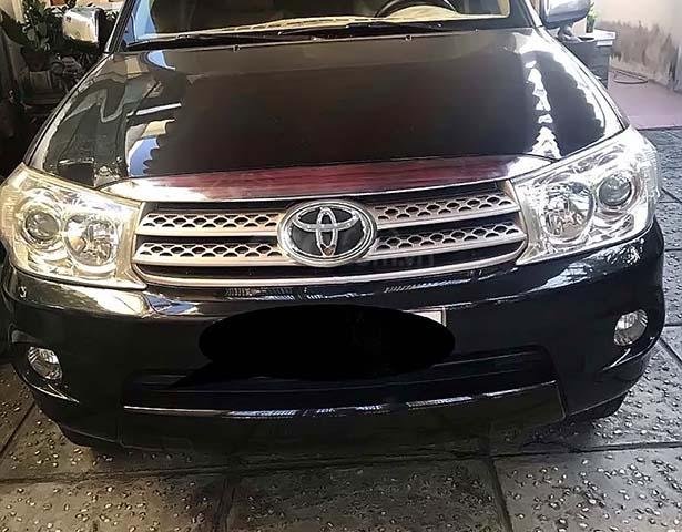 Cần bán lại xe Toyota Fortuner 2.7 sản xuất năm 2011, màu đen