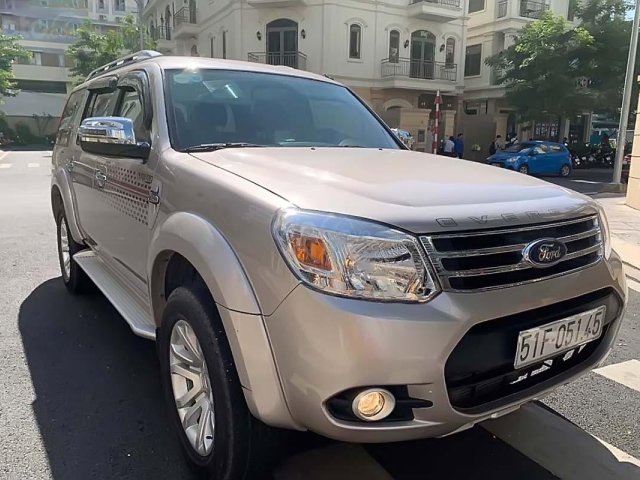 Cần bán lại xe Ford Everest 2.5L 4x2 AT sản xuất năm 2014, xe đã qua sử dụng0