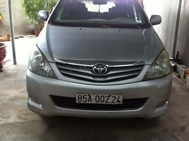 Cần bán lại xe cũ Toyota Innova đời 2006, màu bạc còn mới0