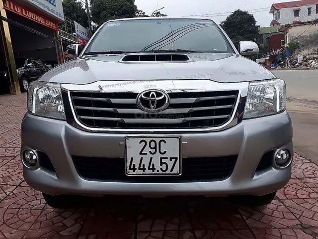 Cần bán lại xe Toyota Hilux 2.5E 4x2 MT đời 2014, màu bạc, nhập khẩu nguyên chiếc0