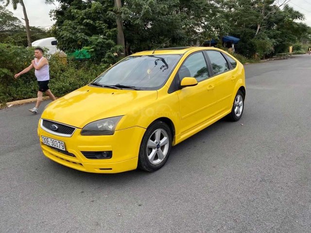 Cần bán xe Ford Focus 2.0AT đời 2006, màu vàng