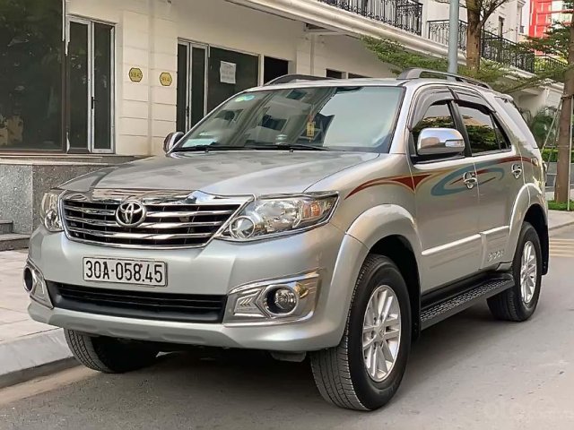 Bán Toyota Fortuner 2.7V 4x2 AT sản xuất 2013, màu bạc, giá tốt