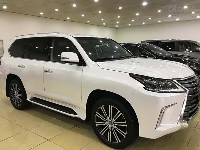 Cần bán gấp Lexus LX570 sản xuất năm 2016, màu trắng, nhập khẩu0