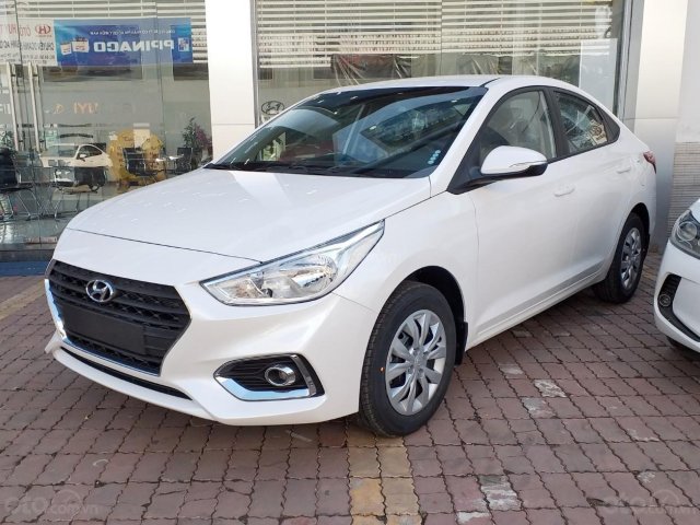 Giao xe toàn quốc - Hyundai Accent 1.4AT đời 2018, màu trắng0