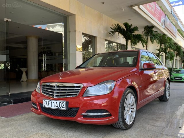 Bán Mercedes C250 đời 2012, màu đỏ, xe nhập, giá 600tr