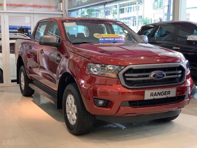 Bán ô tô Ford Ranger XLS AT sản xuất 2019, màu đỏ, xe nhập, giá tốt tặng full phụ kiện, LH 0974286009