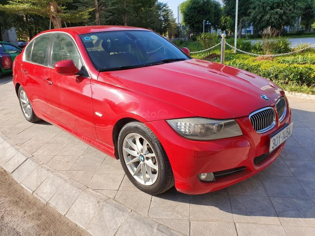 Bán BMW 325i model 2010, màu đỏ, xe đẹp