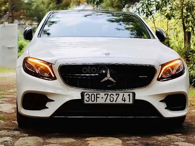 Bán Mercedes E300 AMG 2017, màu trắng, chính chủ0