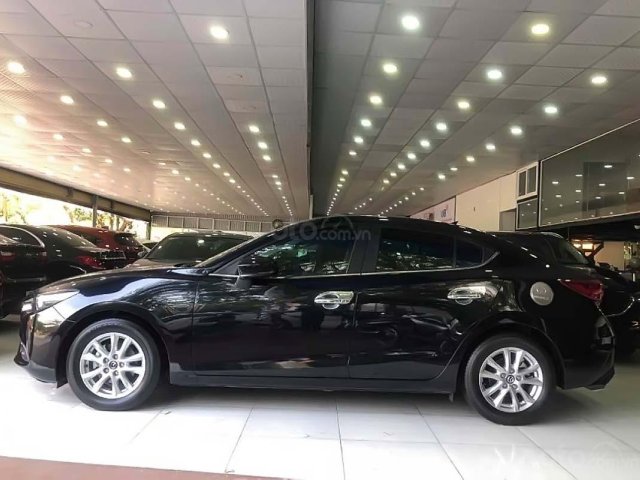 Cần bán lại xe Mazda 3 1.5 AT sản xuất 2018, màu đen0