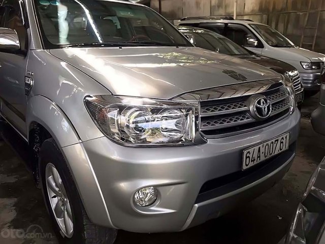 Cần bán lại xe Toyota Fortuner 2.5G đời 2009, màu bạc số sàn