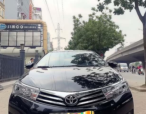 Cần bán xe Toyota Corolla Altis 1.8 MT năm sản xuất 2017, màu đen số sàn0