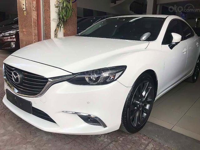 Cần bán xe cũ Mazda 6 2.0 premium sản xuất 2018, màu trắng như mới