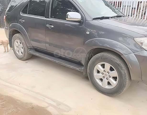 Cần bán Toyota Fortuner 2.7V 4x4 AT năm sản xuất 2010, màu xám0