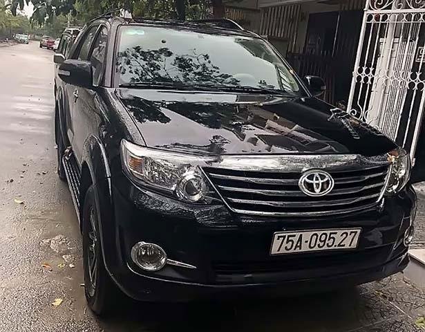 Bán Toyota Fortuner AT đời 2016, màu đen số tự động, giá 768tr