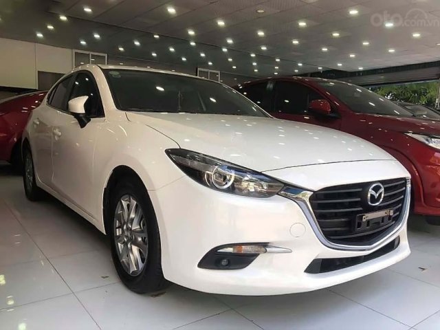 Cần bán Mazda 3 1.5AT đời 2017, màu trắng, 635 triệu