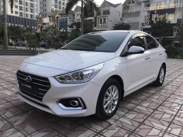 Bán ô tô Hyundai Accent 1.4AT năm 2019, màu trắng0