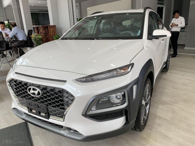 Bán xe Hyundai Kona 1.6 Turbo đời 2019, màu trắng, số tự động0
