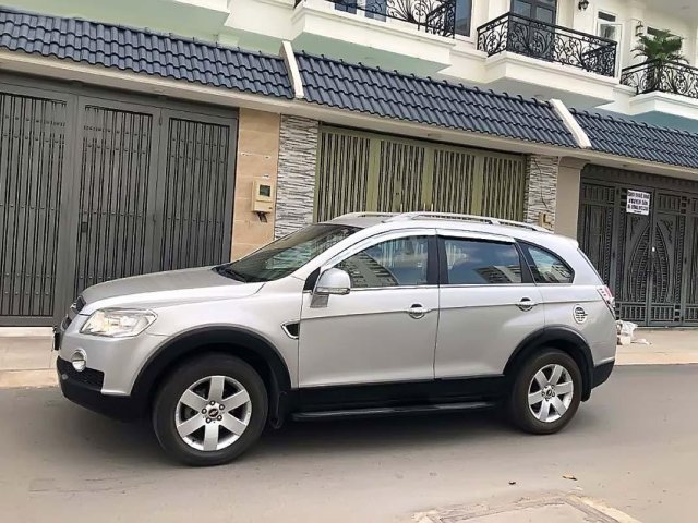 Cần bán xe Chevrolet Captiva LT 2009, màu bạc còn mới0