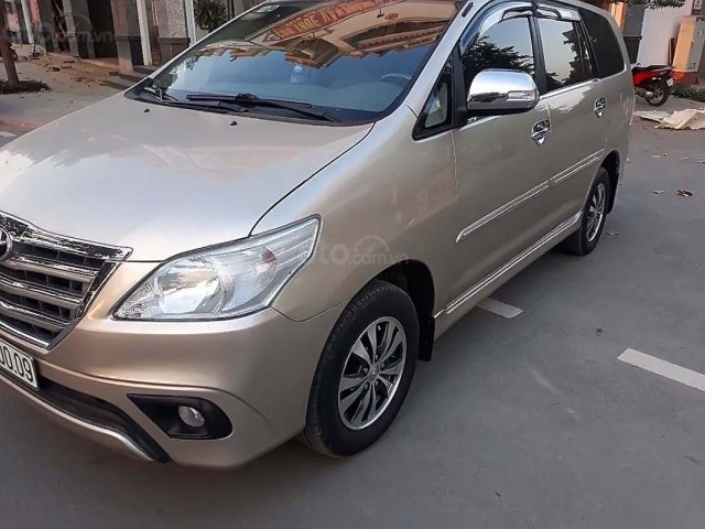 Bán Toyota Innova 2.0E MT năm 2015, màu vàng chính chủ, giá 475tr