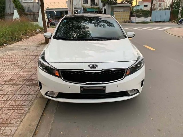 Cần bán xe Kia Cerato 1.6AT sản xuất năm 2018, màu trắng, giá tốt