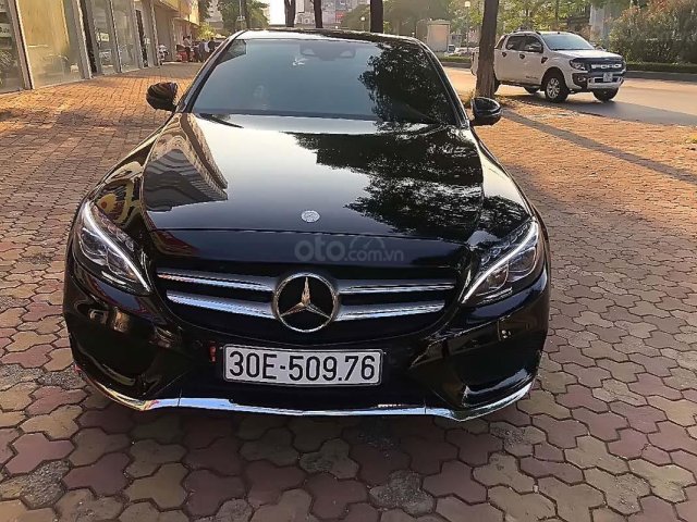 Cần bán Mercedes C300 AMG đời 2017, màu đen0