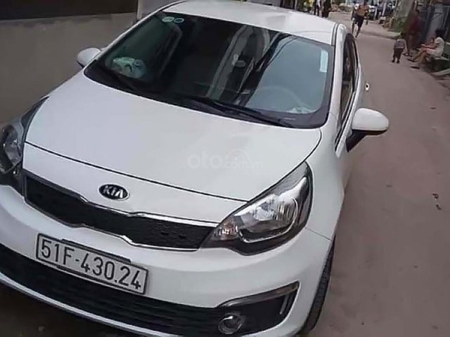 Bán Kia Rio năm 2016, màu trắng, nhập khẩu nguyên chiếc, giá chỉ 370 triệu0