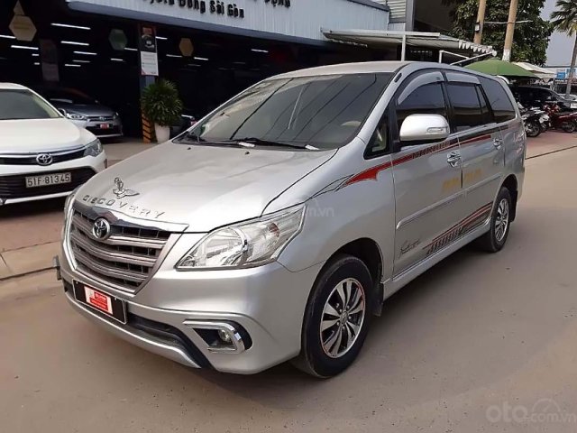 Cần bán lại xe Toyota Innova E năm sản xuất 2015, màu bạc