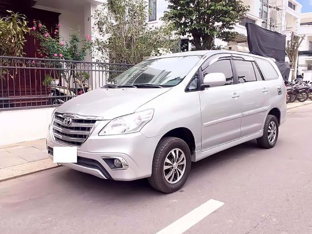 Cần bán xe Toyota Innova 2.0E 2013 chính chủ, màu ghi bạc