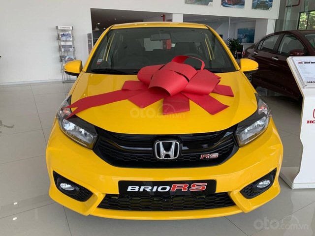 Honda Ô Tô Biên Hòa - Giảm giá sốc - Hỗ trợ trả góp lãi suất thấp khi mua xe Honda Brio Rs, màu vàng, nhạp khẩu