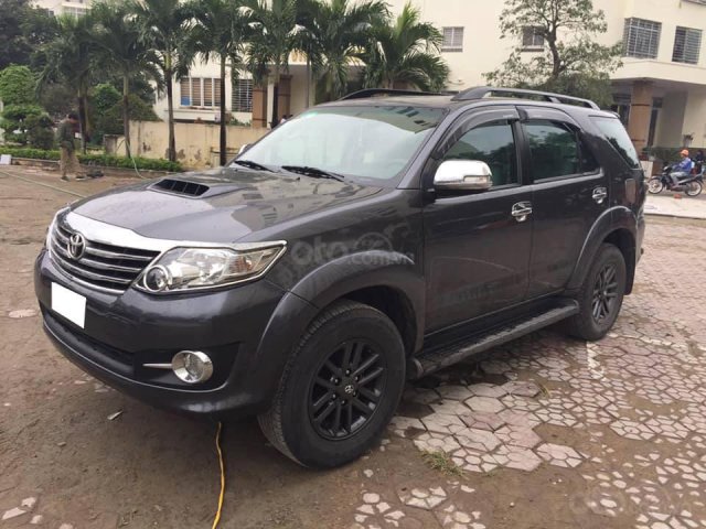 Cần tiền gấp bán Fortuner 1/2016 máy dầu số sàn0