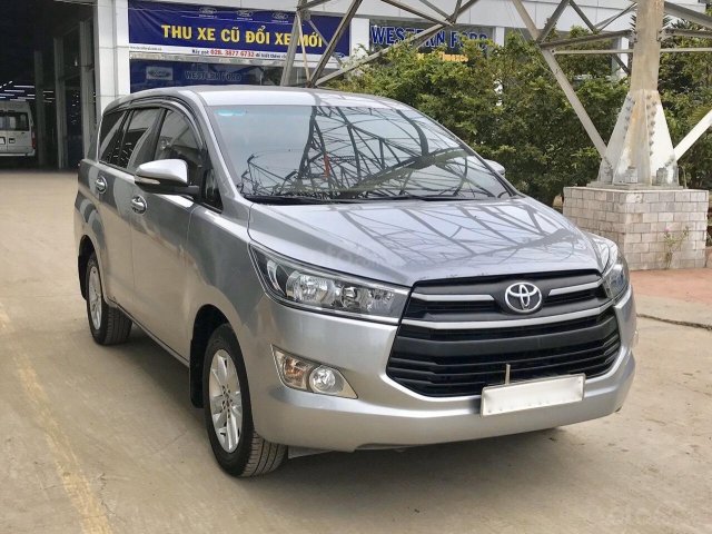 Bán Toyota Innova 2.0E MT 2017, full option, xe đẹp, giá tốt bán, có bảo hành0