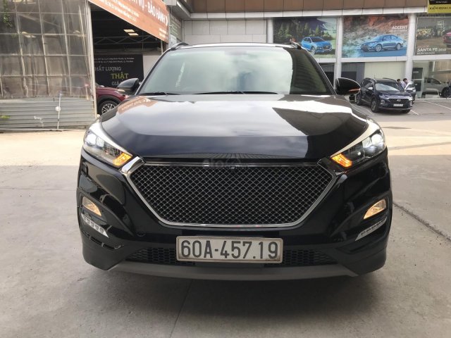 Bán Hyundai Tucson 1.6Turbo màu đen VIP số tự động sản xuất 2017 mới 90%