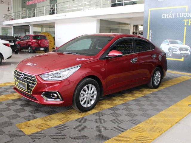 Cần bán gấp Hyundai Accent 1.4AT sản xuất năm 2019, màu đỏ xe còn mới lắm0