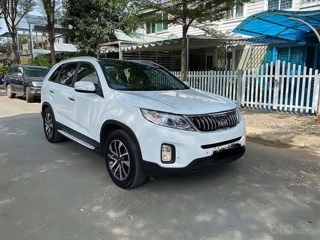 Bán xe cũ Kia Sorento 2.2 DATH đời 2018, màu trắng, giá tốt