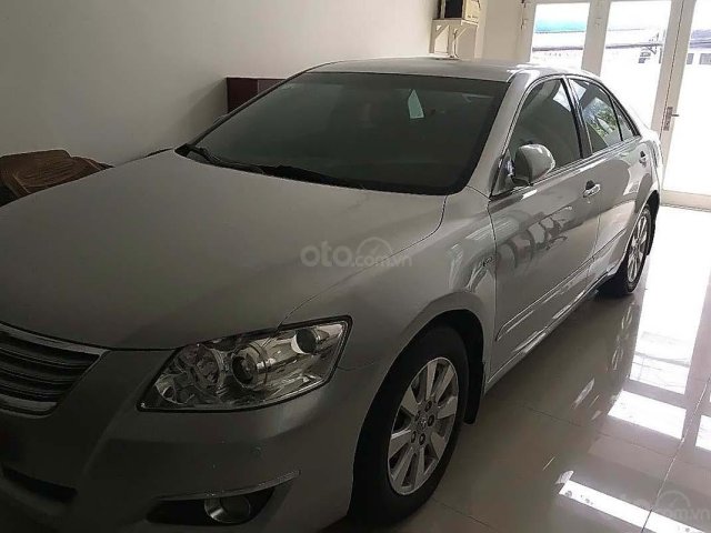 Cần bán lại xe Toyota Camry đời 2008, màu bạc, xe gia đình0