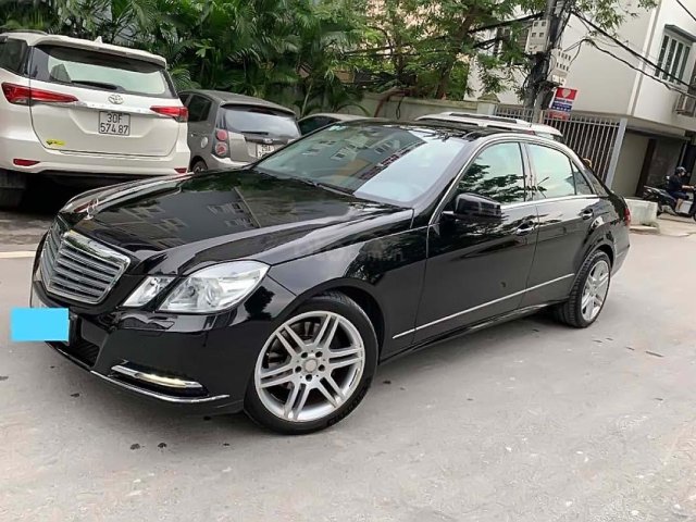 Cần bán xe Mercedes 2011, màu đen chính chủ