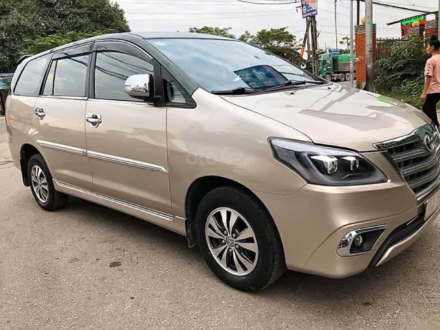 Bán Toyota Innova 2.0E 2015, màu vàng, giá tốt