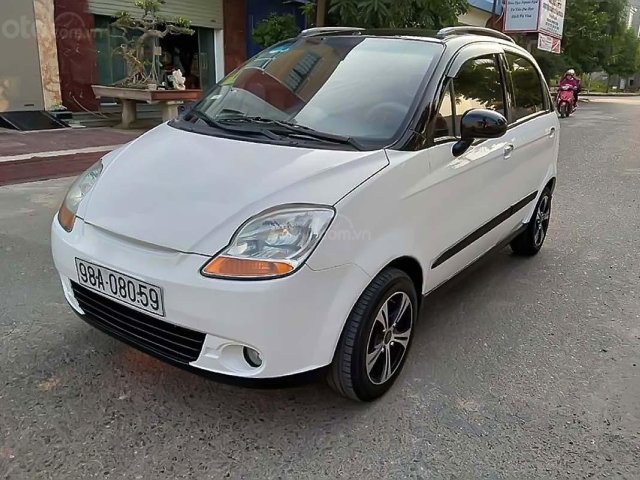 Cần bán Chevrolet Spark LT 0.8 MT đời 2009, màu trắng, xe gia đình