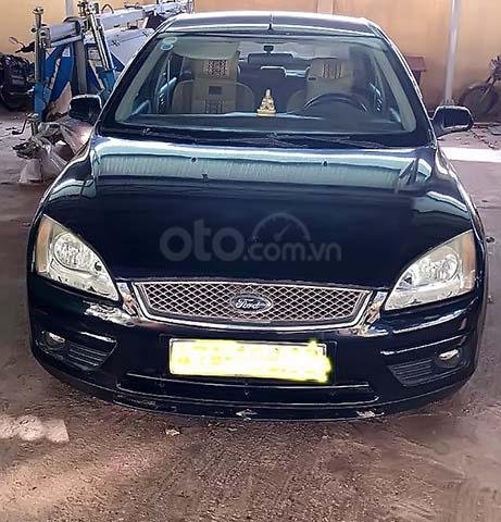 Bán Ford Focus đời 2005, màu đen, xe gia đình