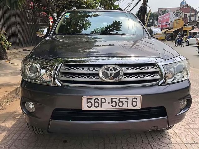 Bán xe Toyota Fortuner đời 2010, màu xám số tự động, giá chỉ 470 triệu xe còn mới lắm