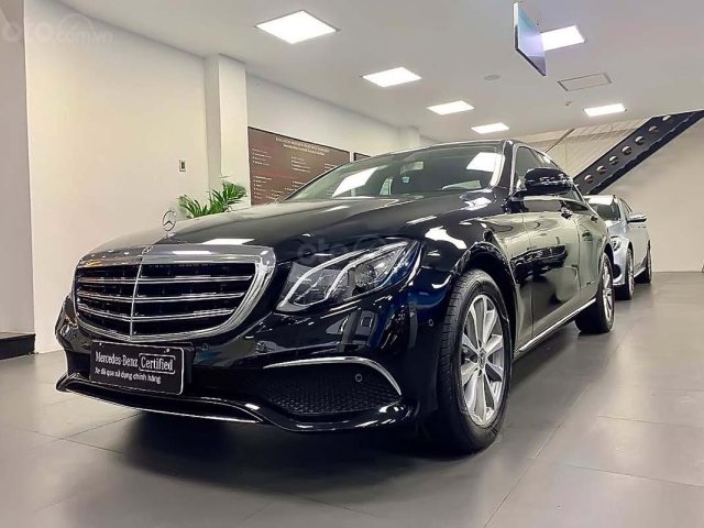 Bán Mercedes đời 2018, màu đen, giá tốt